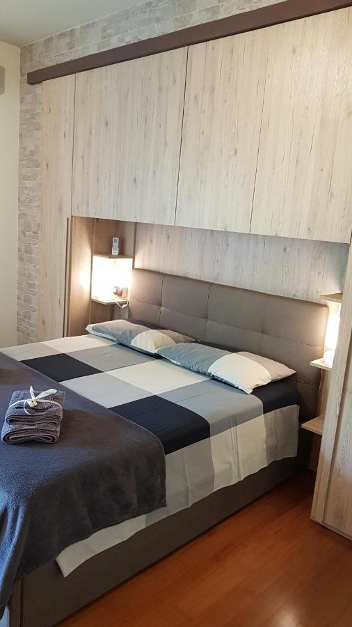 Asso Bed & Breakfast Manerba del Garda Exteriör bild