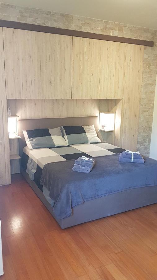Asso Bed & Breakfast Manerba del Garda Exteriör bild