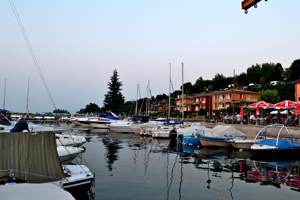 Asso Bed & Breakfast Manerba del Garda Exteriör bild